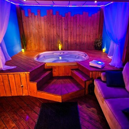 Petit Studio Tres Intime, Avec Spa Interieur Au Coeur De Shawinigan Exteriör bild