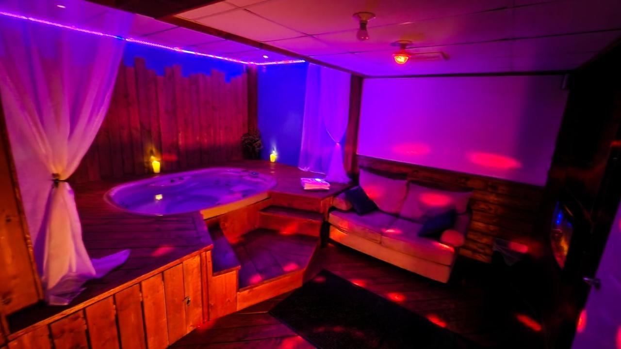Petit Studio Tres Intime, Avec Spa Interieur Au Coeur De Shawinigan Exteriör bild