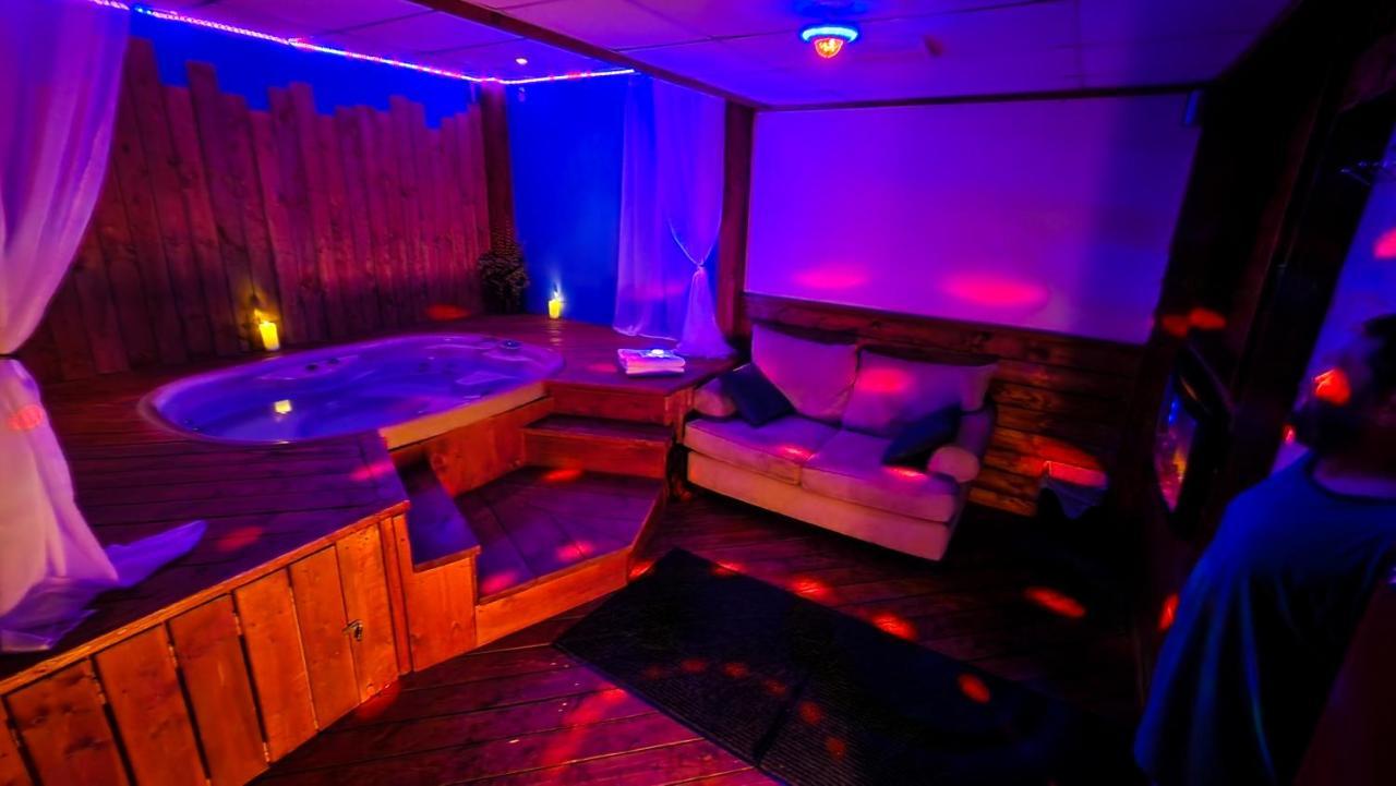 Petit Studio Tres Intime, Avec Spa Interieur Au Coeur De Shawinigan Exteriör bild