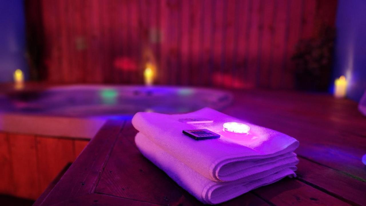 Petit Studio Tres Intime, Avec Spa Interieur Au Coeur De Shawinigan Exteriör bild