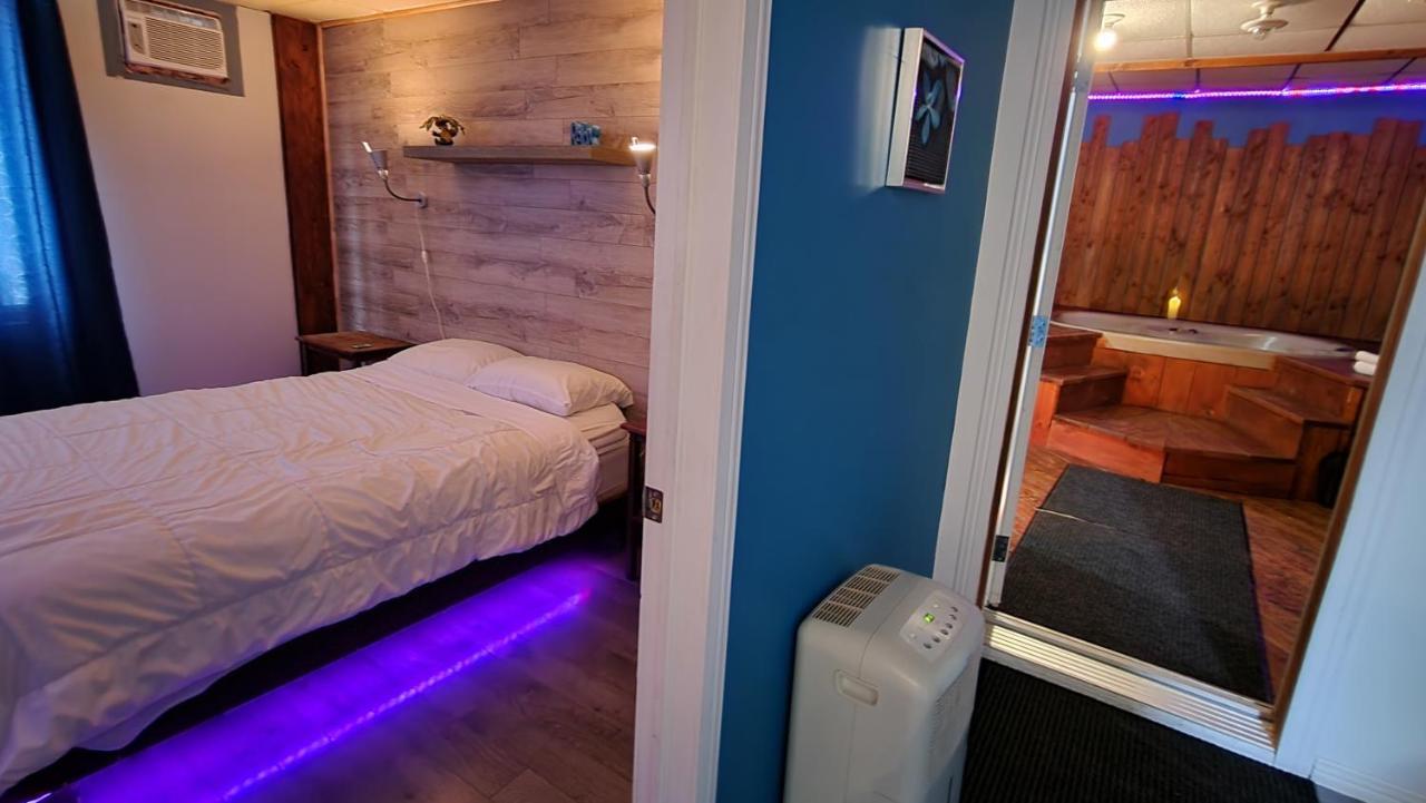 Petit Studio Tres Intime, Avec Spa Interieur Au Coeur De Shawinigan Exteriör bild
