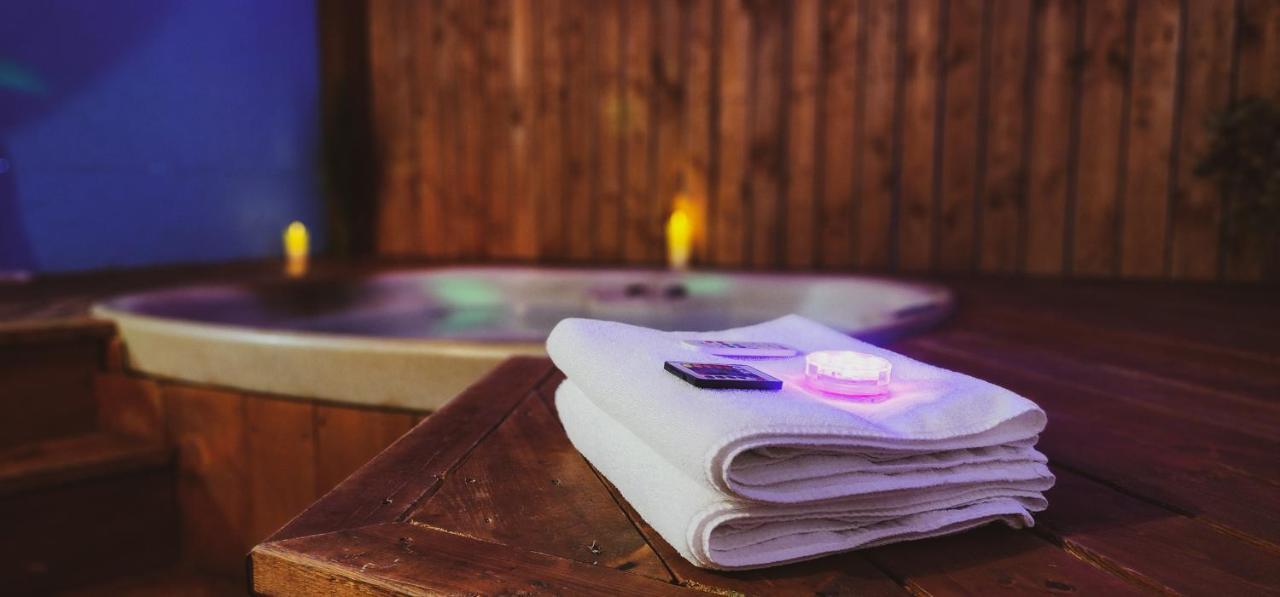 Petit Studio Tres Intime, Avec Spa Interieur Au Coeur De Shawinigan Exteriör bild