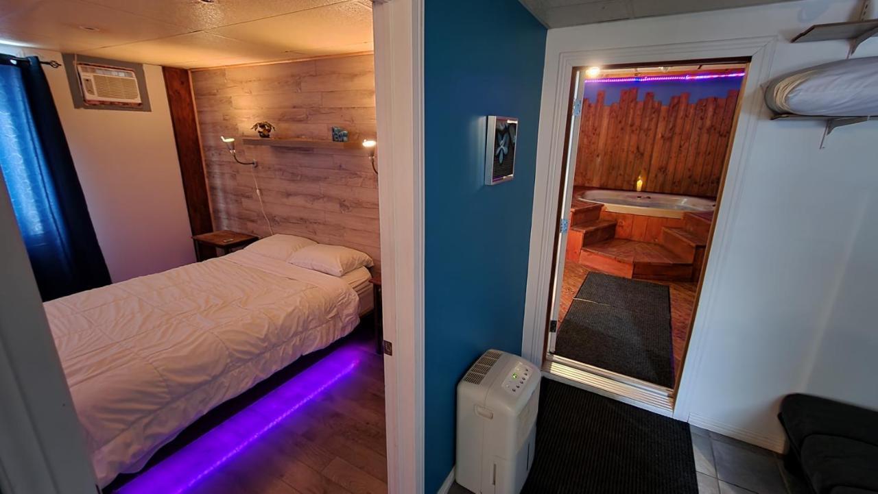 Petit Studio Tres Intime, Avec Spa Interieur Au Coeur De Shawinigan Exteriör bild