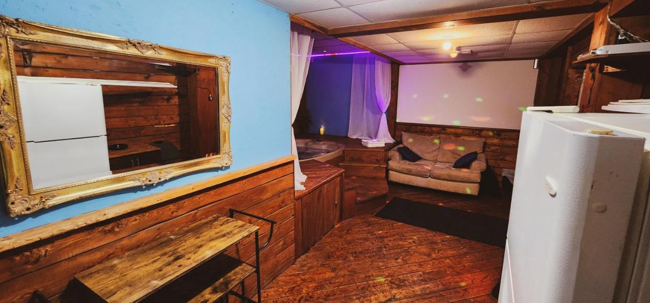Petit Studio Tres Intime, Avec Spa Interieur Au Coeur De Shawinigan Exteriör bild