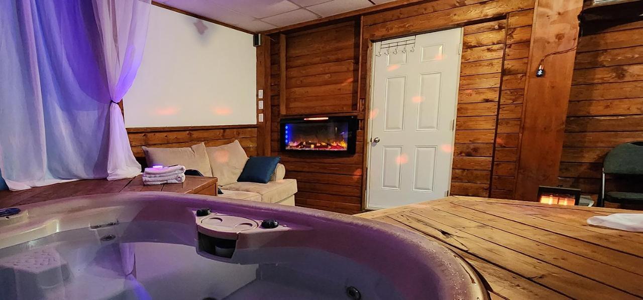 Petit Studio Tres Intime, Avec Spa Interieur Au Coeur De Shawinigan Exteriör bild