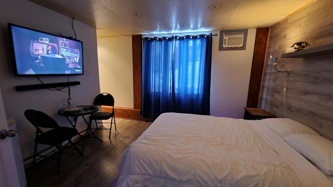 Petit Studio Tres Intime, Avec Spa Interieur Au Coeur De Shawinigan Exteriör bild